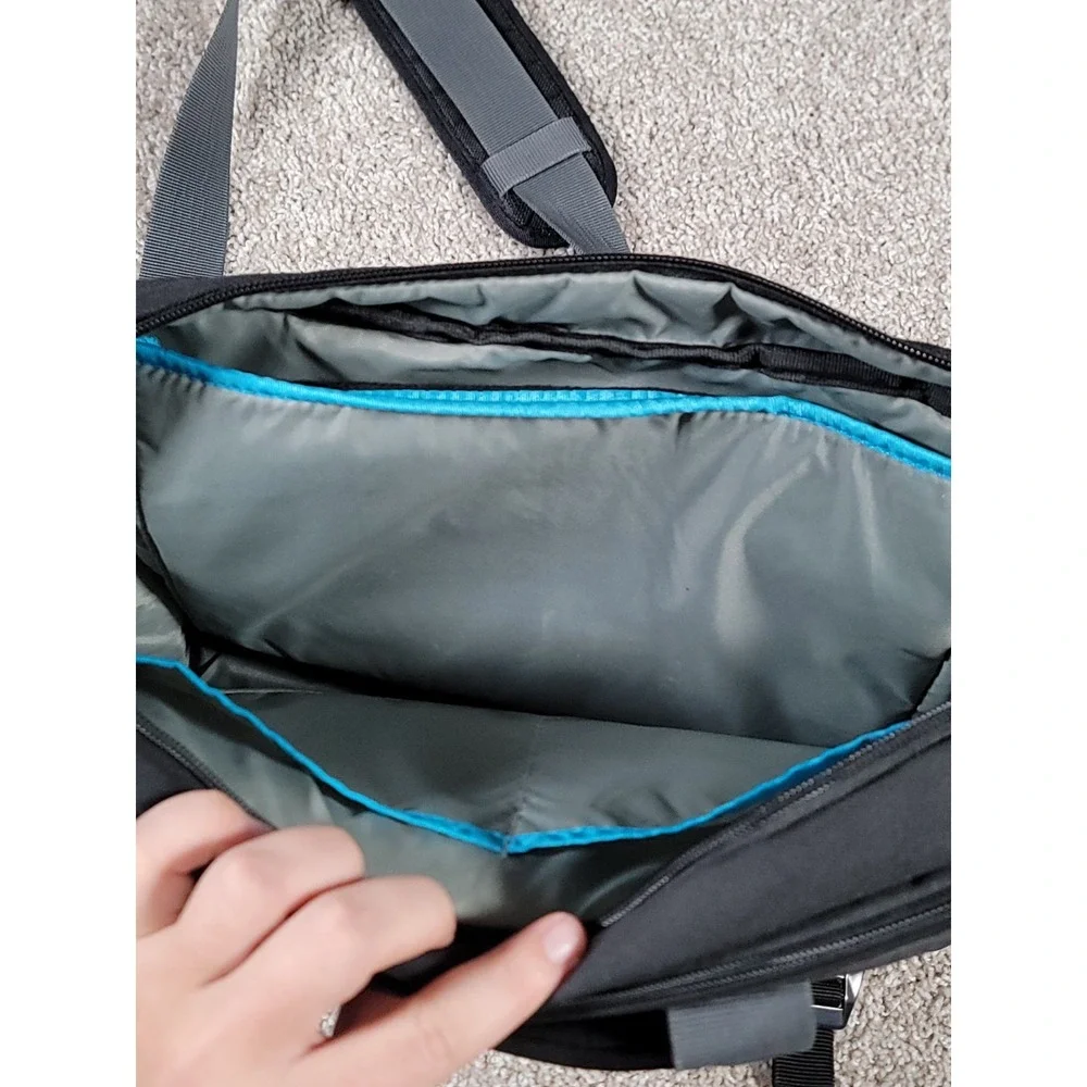 Thule Sweden Messenger Bag Padded Transit Work Crossbody Laptop Gray Cargo Strap